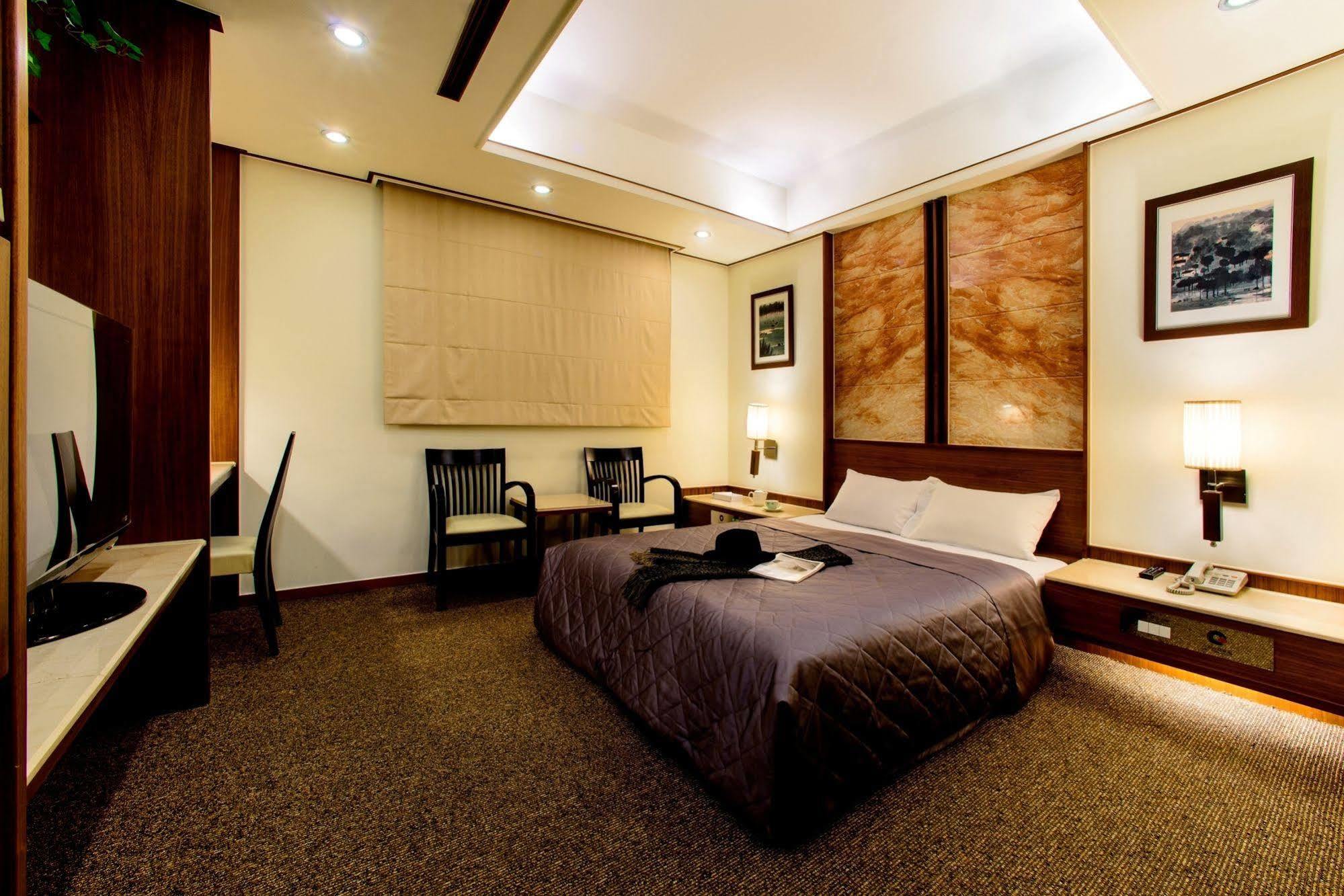 Kao Yuan Hotel - Zhong Shan Tchaj-čung Exteriér fotografie