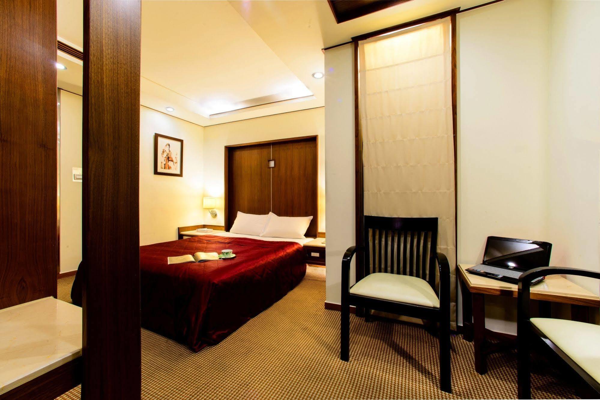 Kao Yuan Hotel - Zhong Shan Tchaj-čung Exteriér fotografie